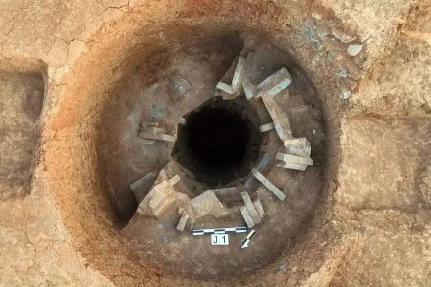 El pozo descubierto tiene 12 metros de profundidad.