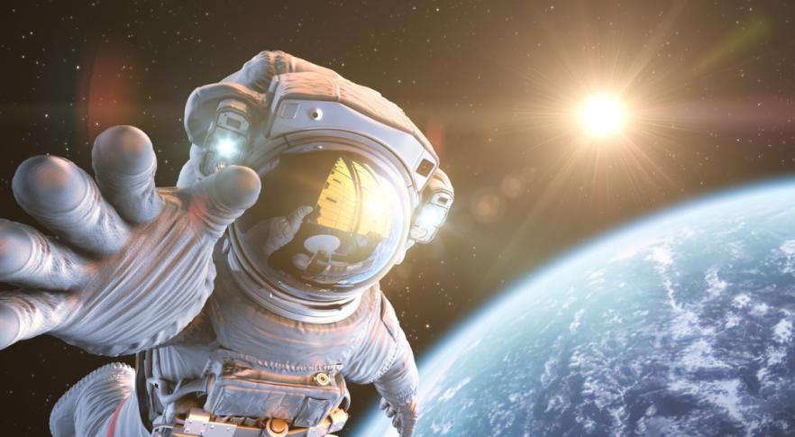 El estremecedor momento en que un astronauta quedó flotando sin ataduras en el espacio