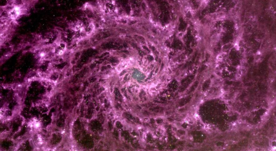 Mediante las observaciones del Telescopio Espacial James Webb, los científicos dieron a conocer más detalles sobre este el curioso fenómeno cósmico.