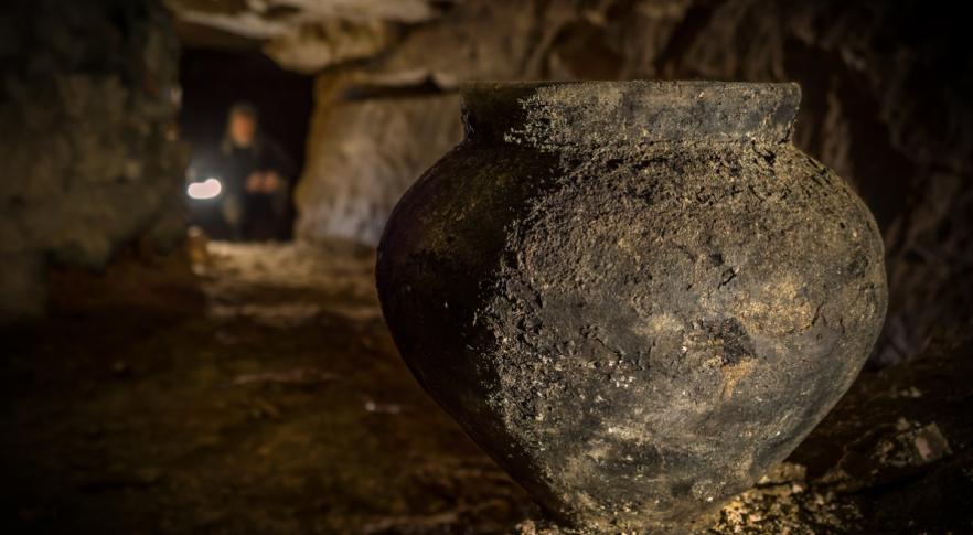 Descubren cueva funeraria de 3.300 años en Israel
