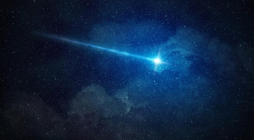 un cometa se aproxima a la Tierra